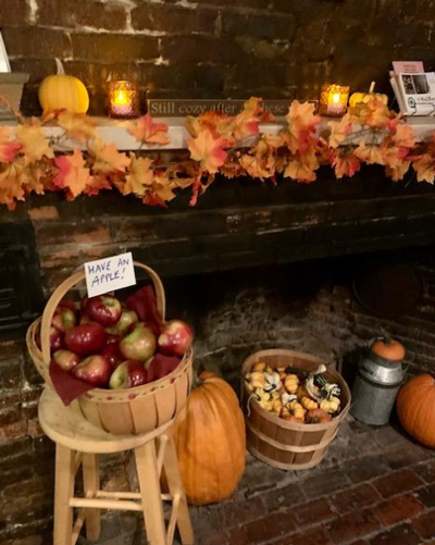 Apples-fireplace-thanksgiving Apples-fireplace-thanksgiving