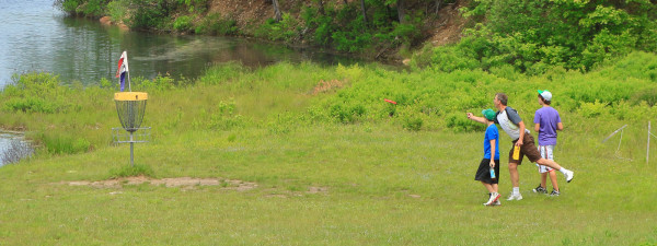 Disc-Golf-in-the-Heart-of-the-Massachusetts