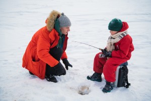 ice-fishing-159834915_xl